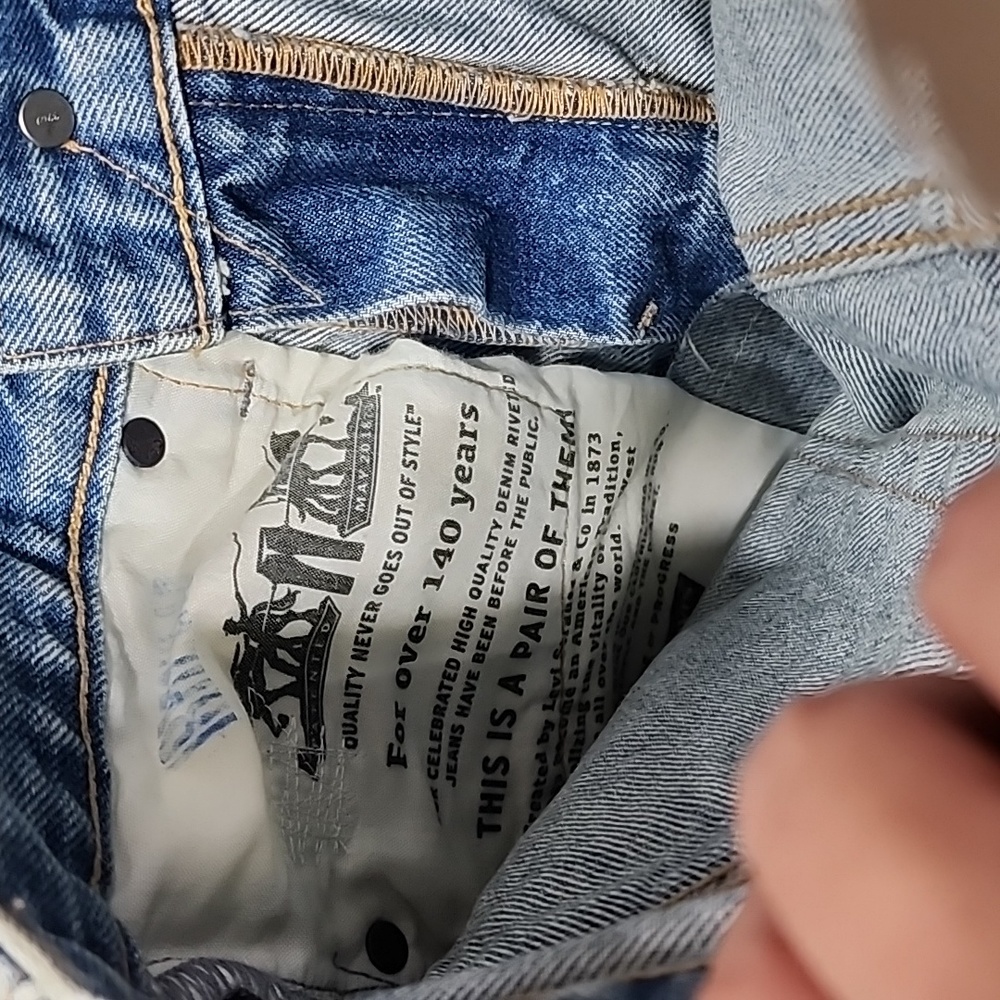 ☀️NWT! Levi's 505 Distressed Cutt-off Shorts, SIZE 24 - Picture 8 of 10